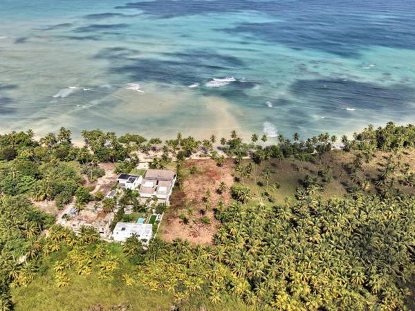 Beachfront Land in El Portillo